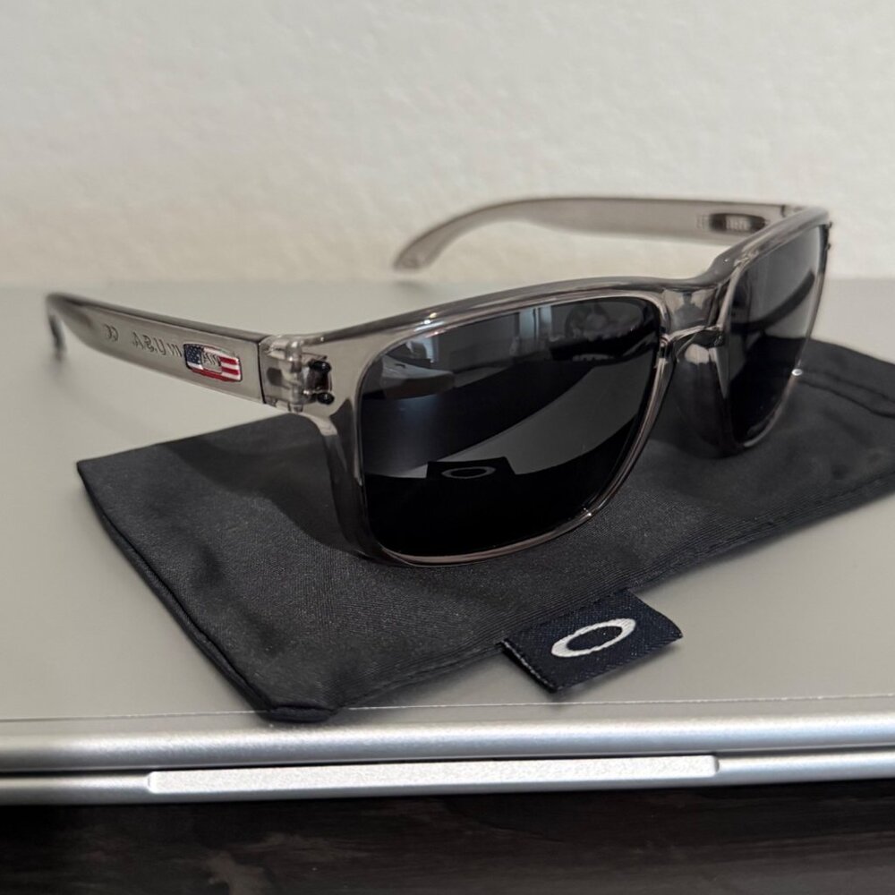 OO9102 Oakley Holbrook USA Flag Collection Smoke Gray Frame
